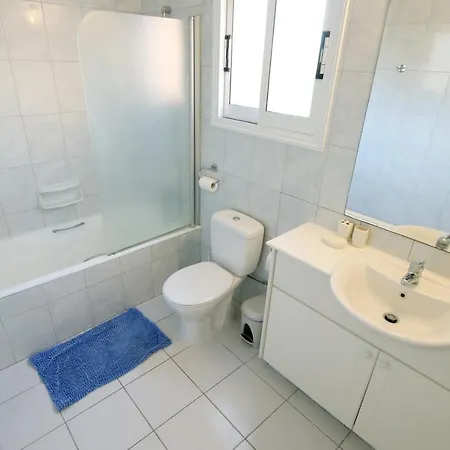 Апартаменты Limnaria Gardens K Пафос